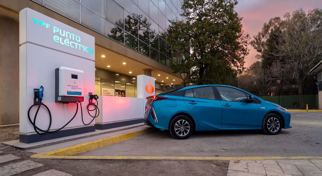 YPF Inaugura en Funes un nuevo punto de carga para autos eléctricos